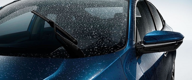 Cần gạt nước kính chắn gió ô tô: Dấu hiệu hư hỏng và cách thay thế tại nhà