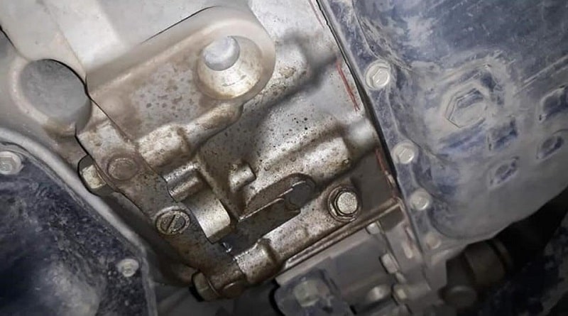 Lỗi rò rỉ dầu dưới gầm ô tô: nguyên nhân và cách khắc phục