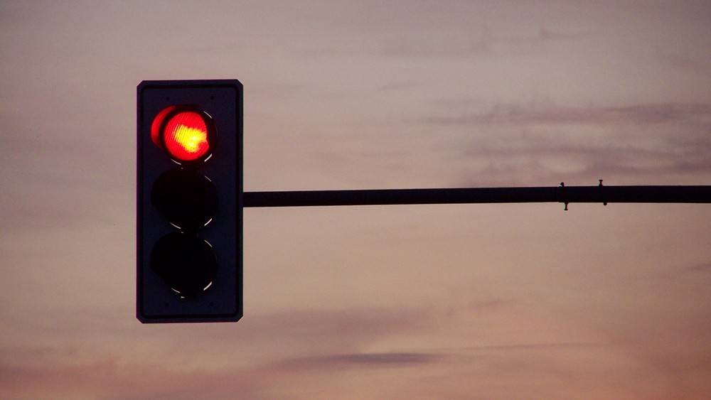 Về số N hay để số D đạp phanh khi dừng đèn đỏ khi đi xe số tự động? - Trung tâm Đăng kiểm Thành phố Hồ Chí Minh
