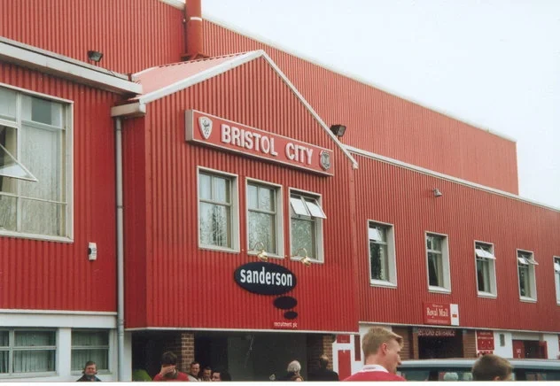 Các đội bóng đầu tiên của Bristol: Từ nghiệp dư đến chuyên nghiệp