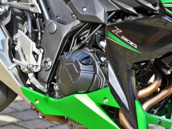 Teste: Para Kawasaki Z300 tamanho não é documento - moto.com.br