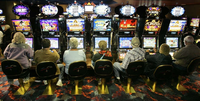Sức hấp dẫn và mặt trái của máy đánh bạc - Báo Công an Nhân dân điện tử