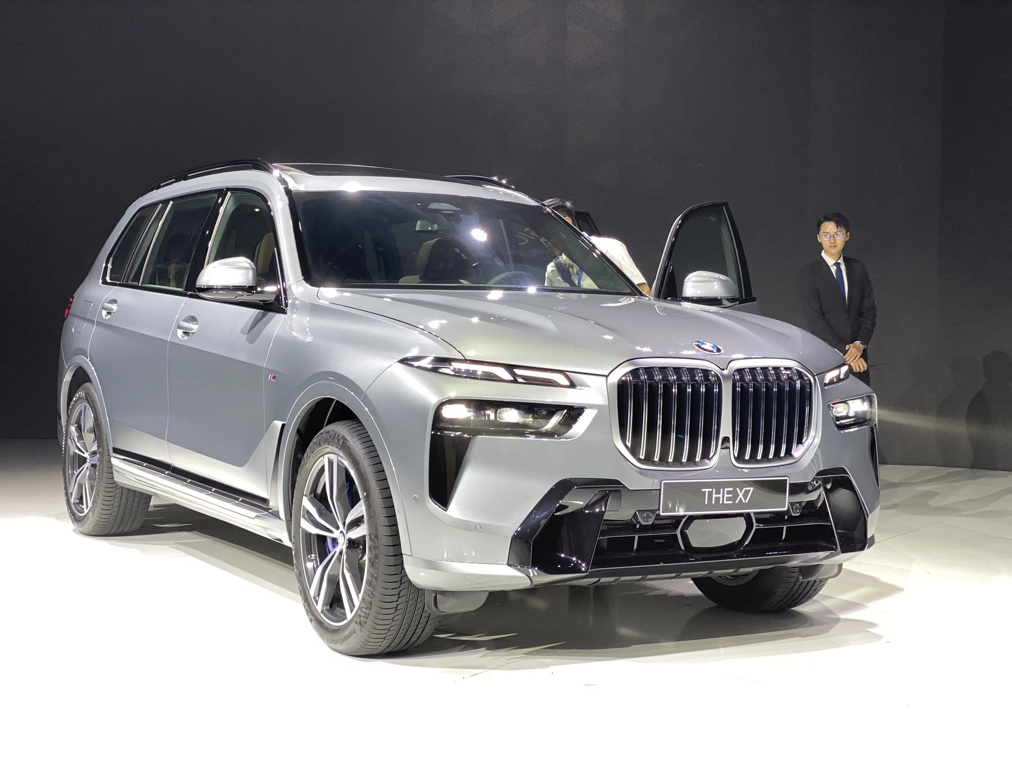 BMW X7 giá từ 6,3 tỉ đồng tại Việt Nam trang bị gì?