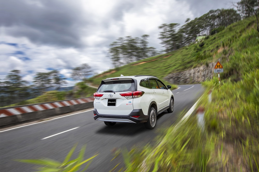 Giá xe Toyota Rush 2024 và khuyến mãi mới nhất - Tinxe