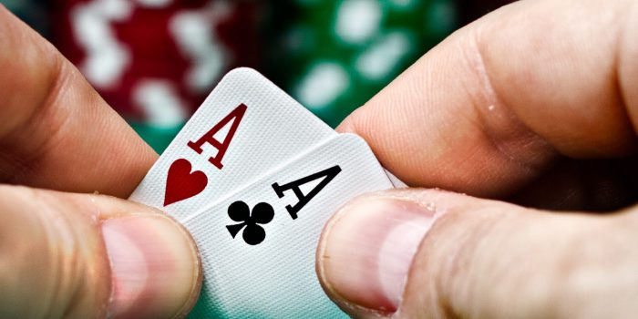 Tìm hiểu cách chơi Texas Hold 'Em trong sòng bạc Vegas
